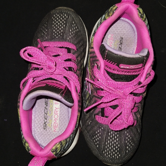 BEYOND Comfy Lit'l Girls Skechers 10.5t! - Picture 7 of 10